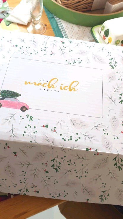 Dankeschön Barbabra and all the @dasmachichnachts team for this amazing year and this lovely christmas present!!!!.
____
May 2025 bring us more amazing and creative projects.
____
Love you from the bottom ofrece my heart! 
____
.
.
 
 
 #capaquilts #dasmachichfürmich #dasmachichnachts #christmas #quiltychristmas